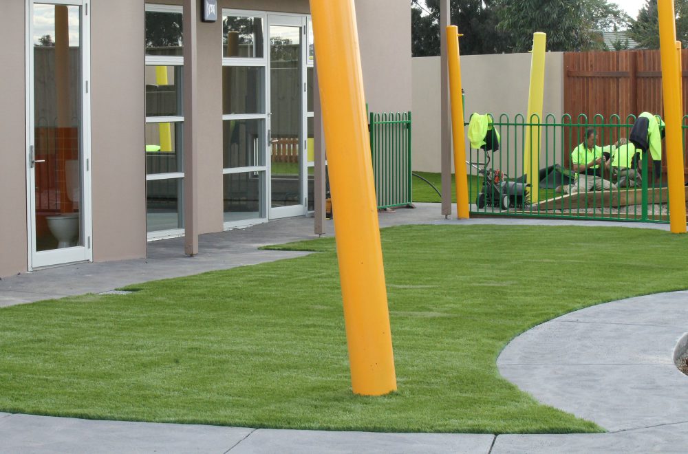 COMMERCIAL ARTIFICIAL GRASS DECORATION