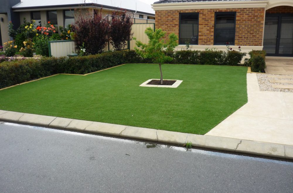 A PEACEFUL ARTIFICIAL GRASS GARDEN