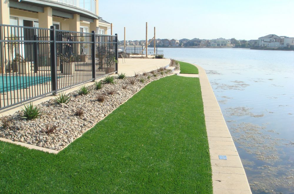 WATERSIDE ARTIFICIAL GRASS LAWN