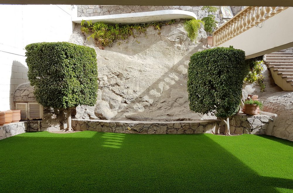 GORGEROUS GARDEN DESIGN WITH ARTIFICIAL GRASS