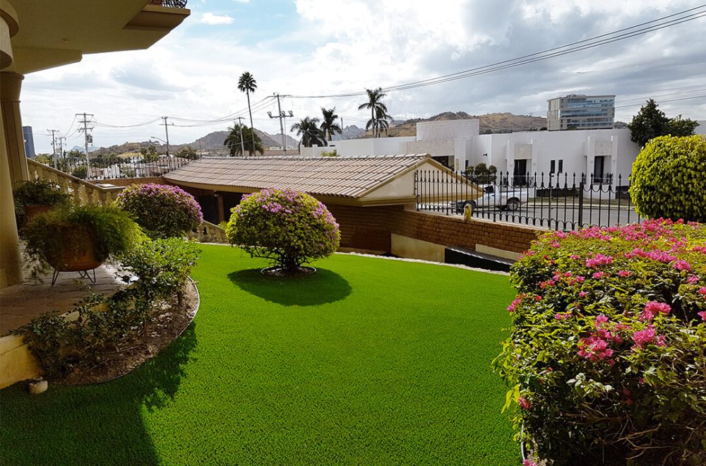 LUSH AND VERDANT FAKE GRASS ROOF