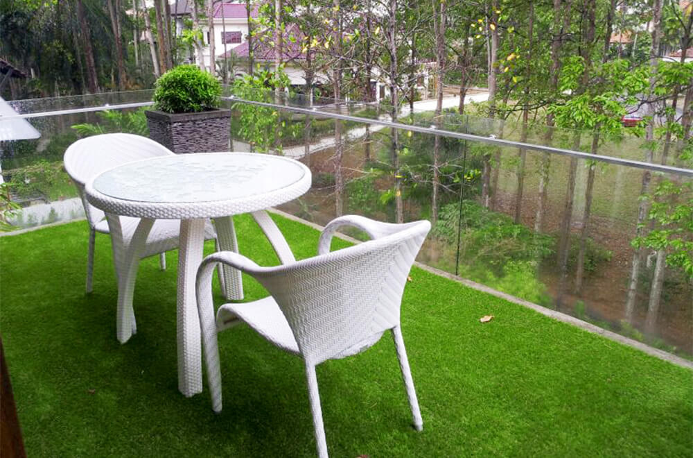 DELICATE ARTIFICIAL GRASS FOR BALCONY